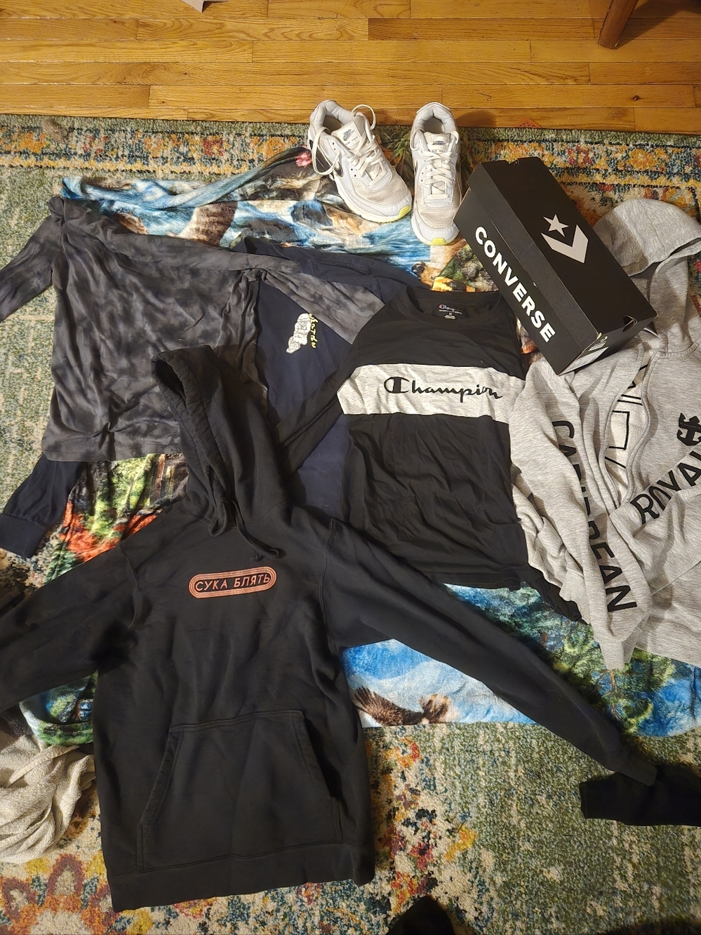 Bag Of Brandds. 2 Pair Of Shoes Men Size 7. Long Sleeve, Hoodies & Zipup Size Sm